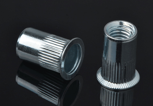 Keluli countersunk kepala knurled badan rivet kacang jenis terbuka